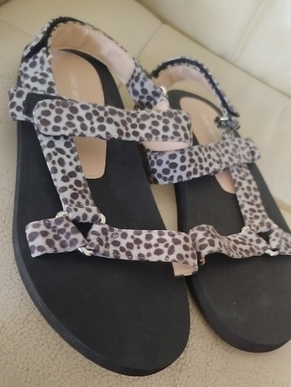 Stuart Weitman Leopard-Print Strap Sandals in Beige and Black Size 9